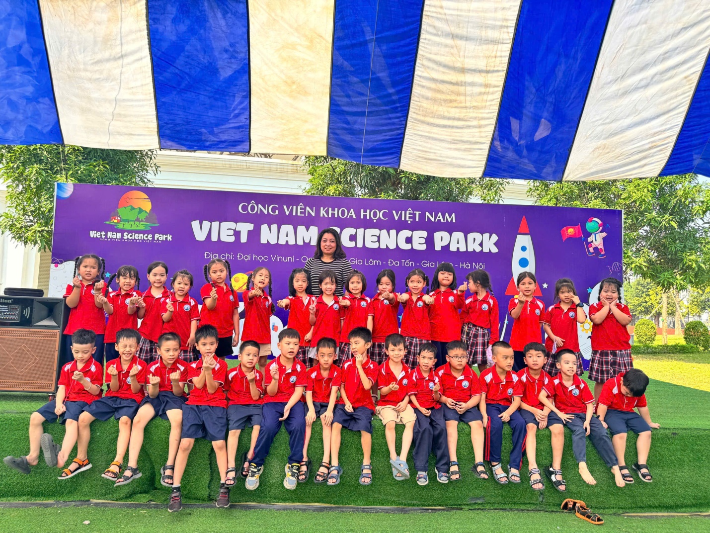 Lớp 1A2 tham gia hoạt động trải nghiệm bổ ích