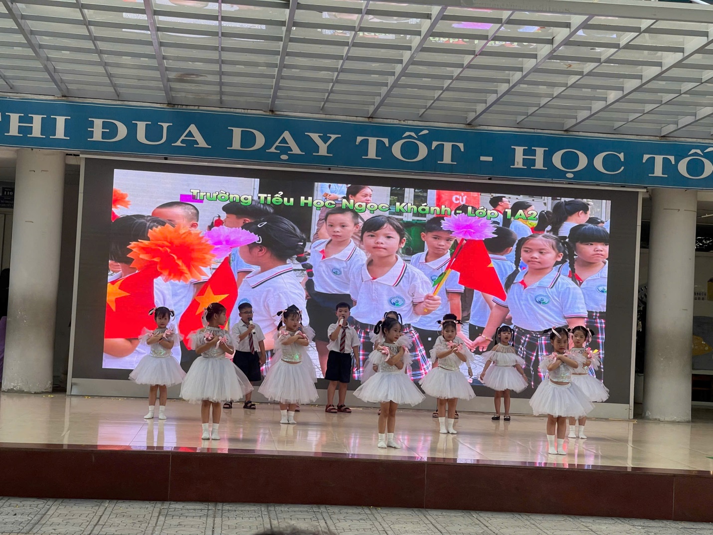 Học sinh lớp 1A2 tham gia cuộc thi “Tìm kiếm tài năng âm nhạc Ngọc Khánh”