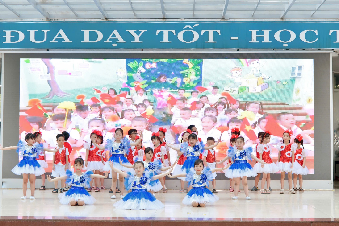 LỚP 1A3 CHÀO MỪNG NGÀY NHÀ GIÁO VIỆT NAM 20 – 11