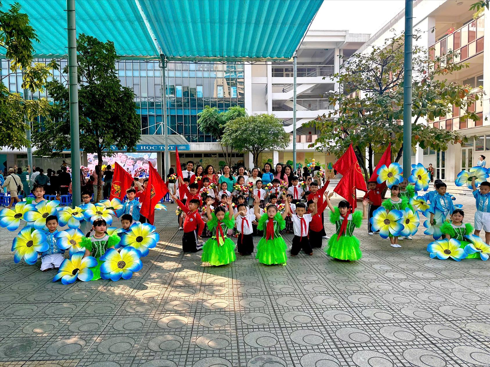 LỚP 2A3 CHÀO MỪNG NGÀY NHÀ GIÁO VIỆT NAM 20 – 11