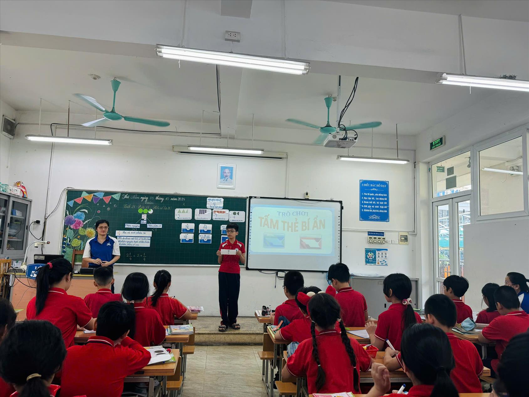 Cô và trò lớp 5A2 dạy tích cực – học tập vui Chào mừng ngày Nhà giáo Việt Nam 20/11