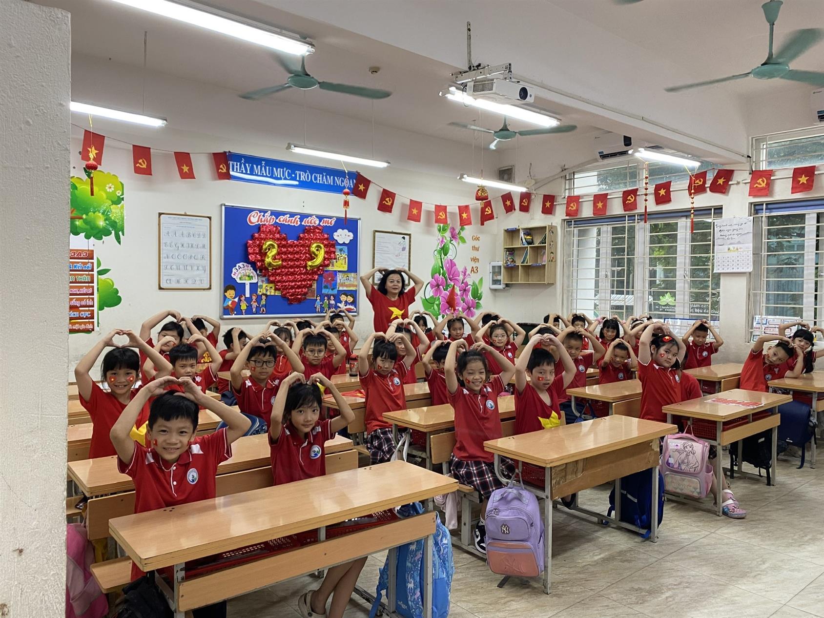 Lớp 3A3 Trường Ngọc Khánh hân hoan chào đón Quốc Khánh 2/9/2025