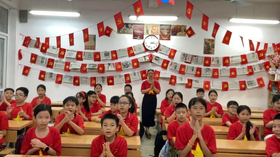 Lớp 5A3 chào mừng ngày quốc khánh