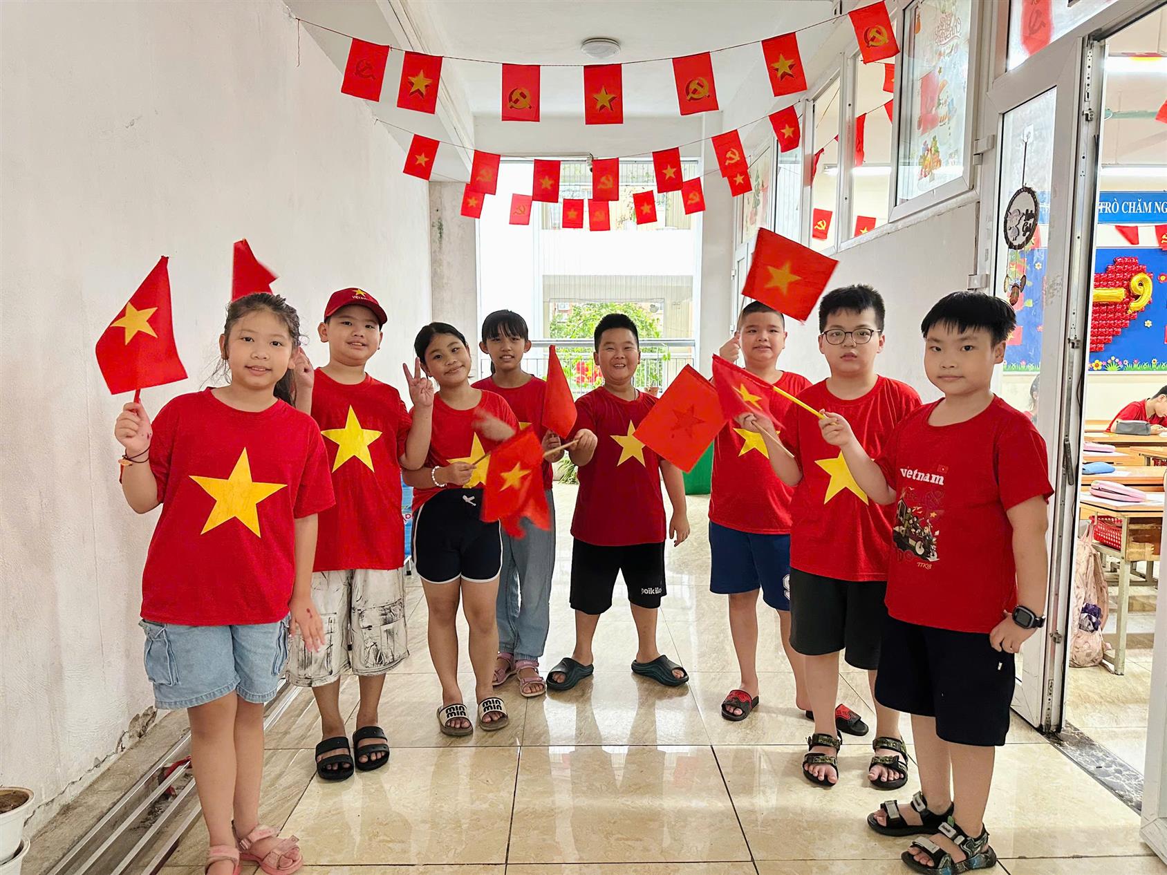 Lớp 4A6 sáng tạo hướng tới Kỉ niệm 80 năm Quốc khánh 2/9