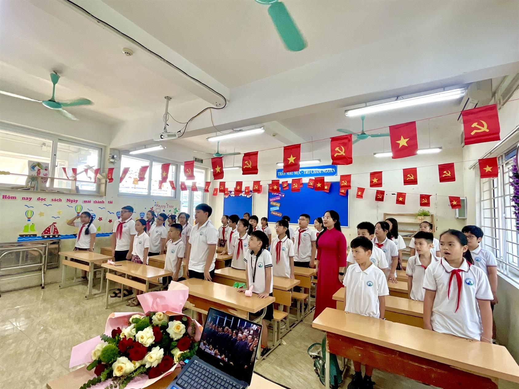 LỚP 5A6 TƯNG BỪNG DỰ LỄ KHAI GIẢNG NĂM HỌC MỚI 2025 – 2026