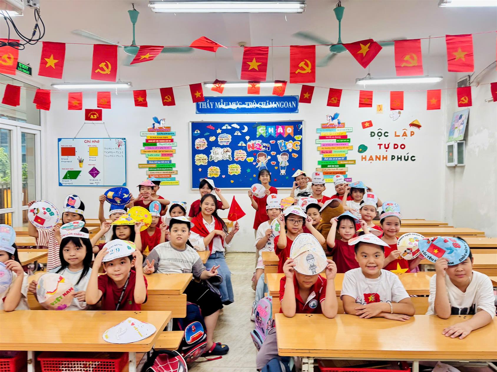 Lớp 4A3 trường Tiểu học Ngọc Khánh chào mừng 80 năm kỉ niệm ngày Quốc khánh 2/9