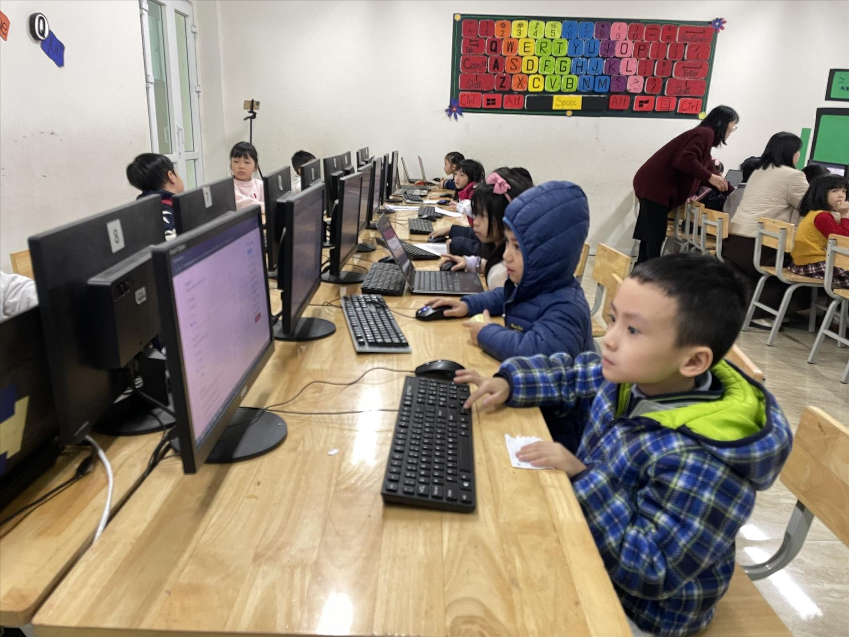 LỚP 1A4 HÀO HỨNG THAM GIA VÒNG THI HƯƠNG CUỘC THI " TRẠNG NGUYÊN TIẾNG VIỆT"