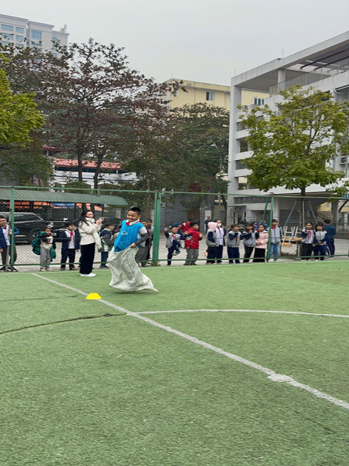 4A1 Chơi nhảy bao bố