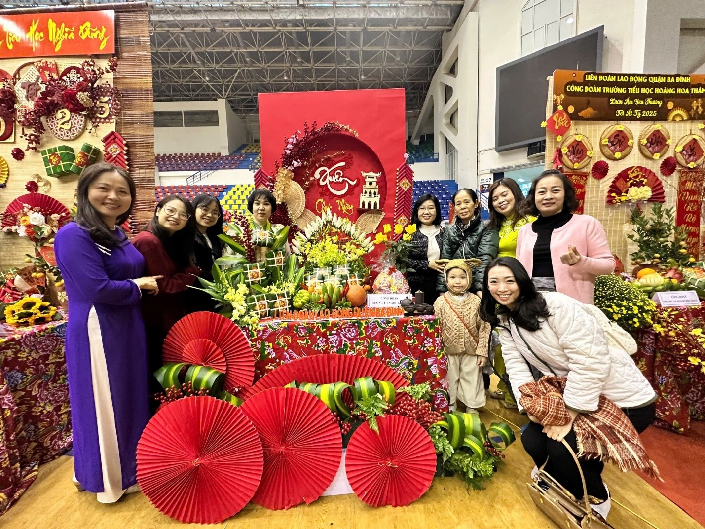 CÔNG ĐOÀN TRƯỜNG TIỂU HỌC NGỌC KHÁNH RỘN RÀNG THAM DỰ HỘI THI  GÓI BÁNH CHƯNG VÀ BÀY MÂM NGŨ QUẢ MỪNG XUÂN ẤT TỴ 2025