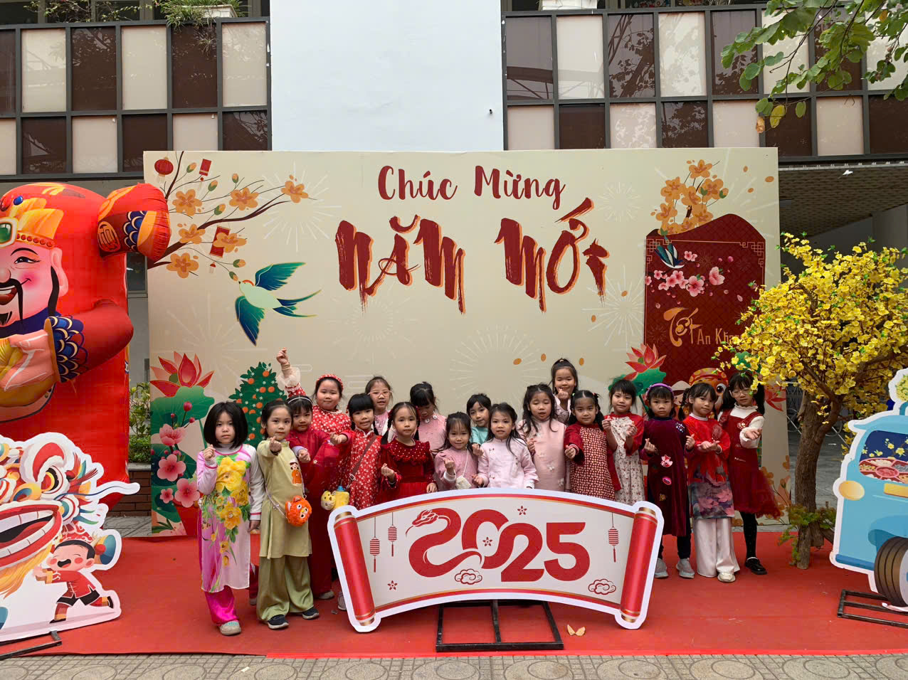 Lớp 1A5 hào hứng với lễ hội bánh chưng xanh