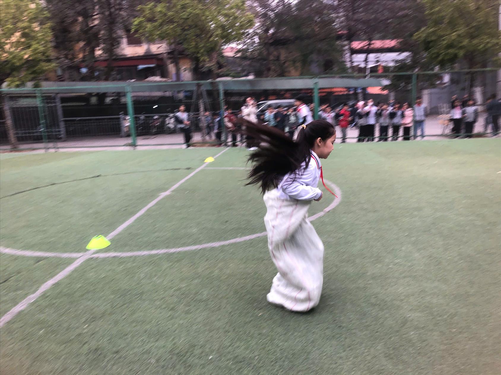 Lớp 4A4 tham gia chơi trò chơi dân gian