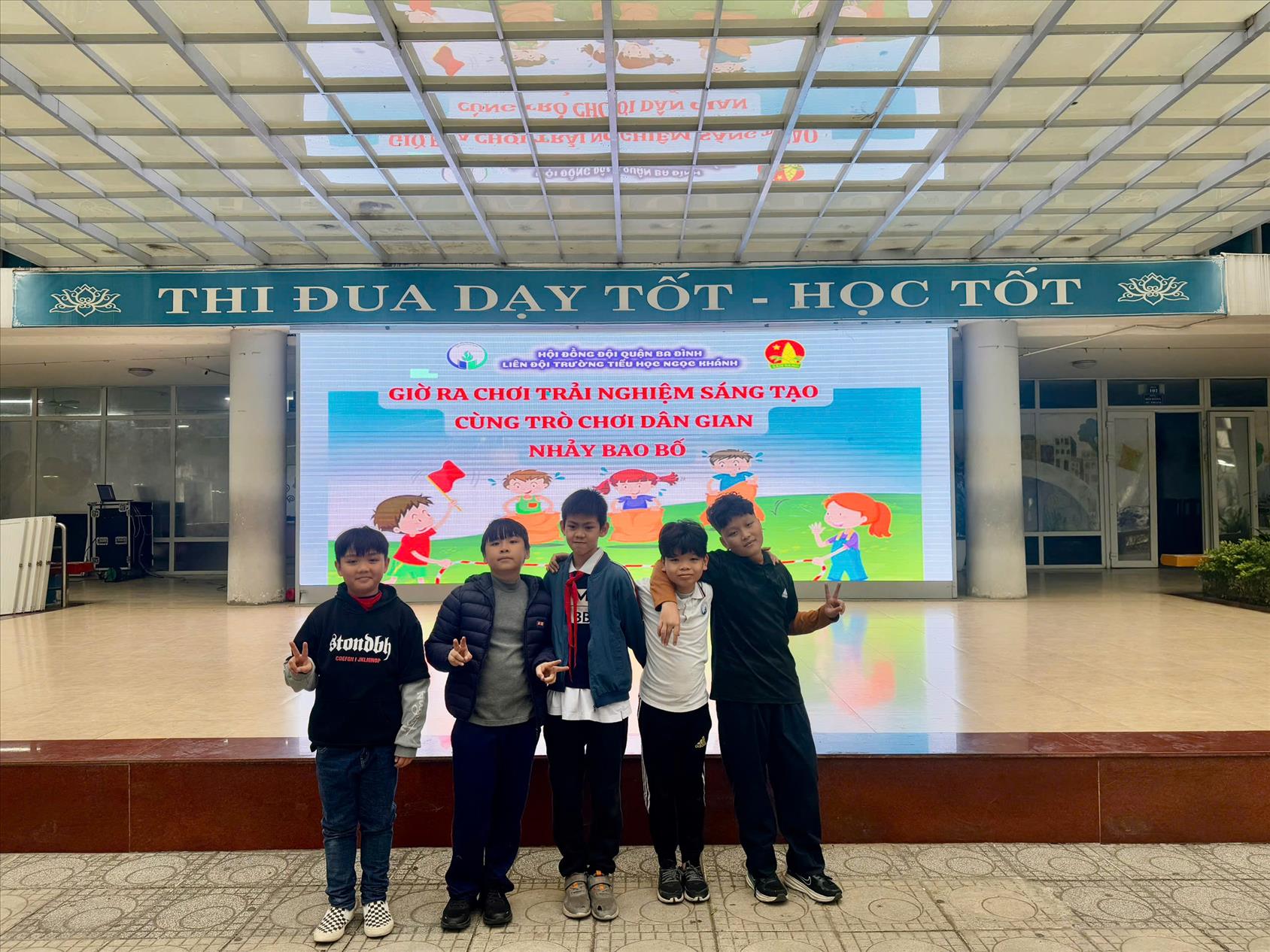 4A5 Chơi nhảy bao bố