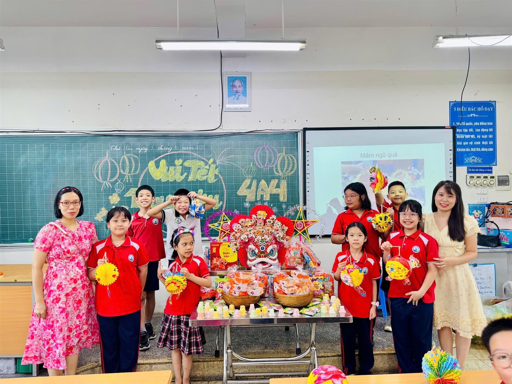 Lớp 4A4 hân hoan, vui đón Tết Trung thu