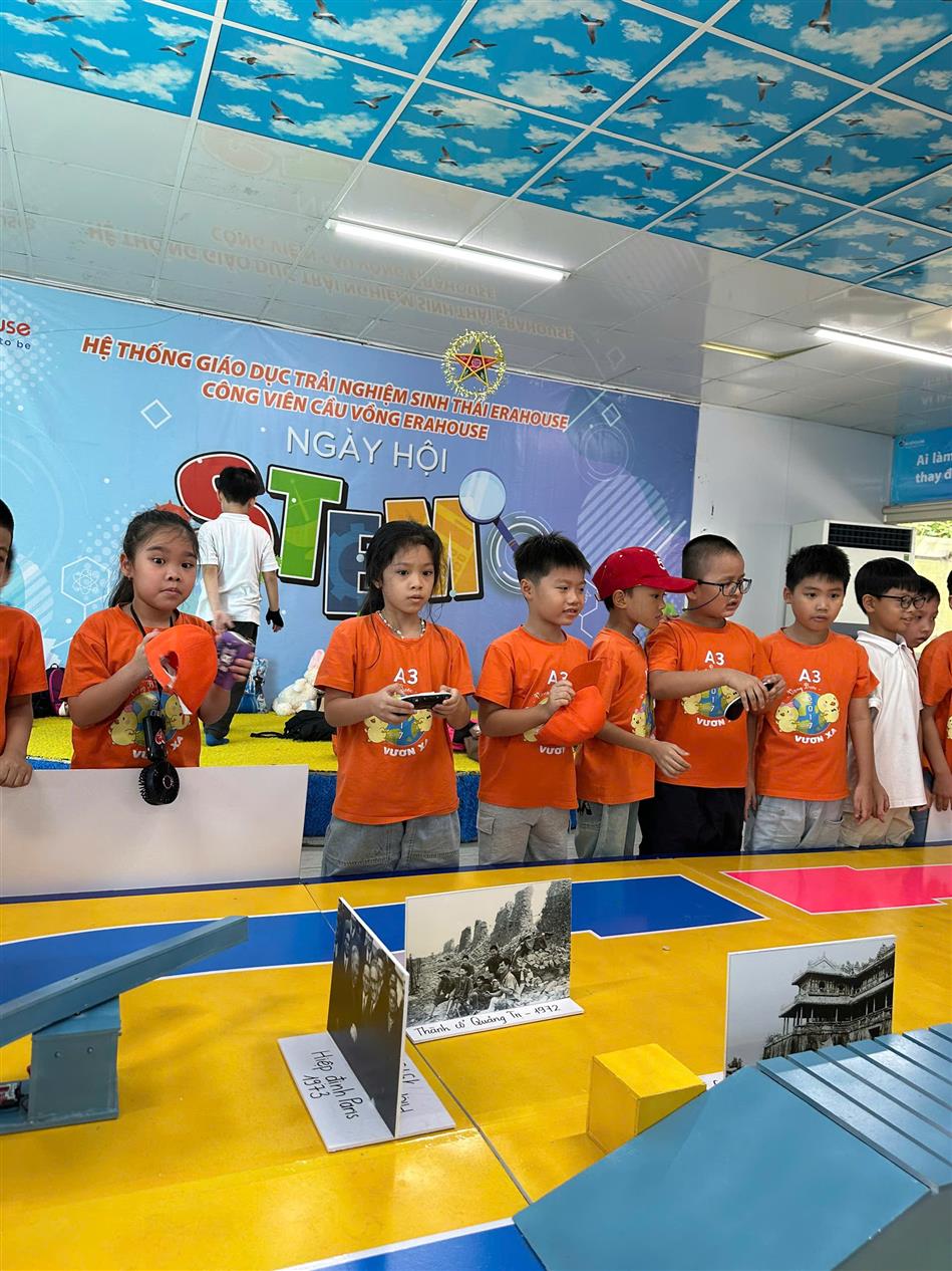 Lớp 3A3 hào hứng với chuyến tham quan tại Công viên Cầu Vồng - làng Bách Nghệ.