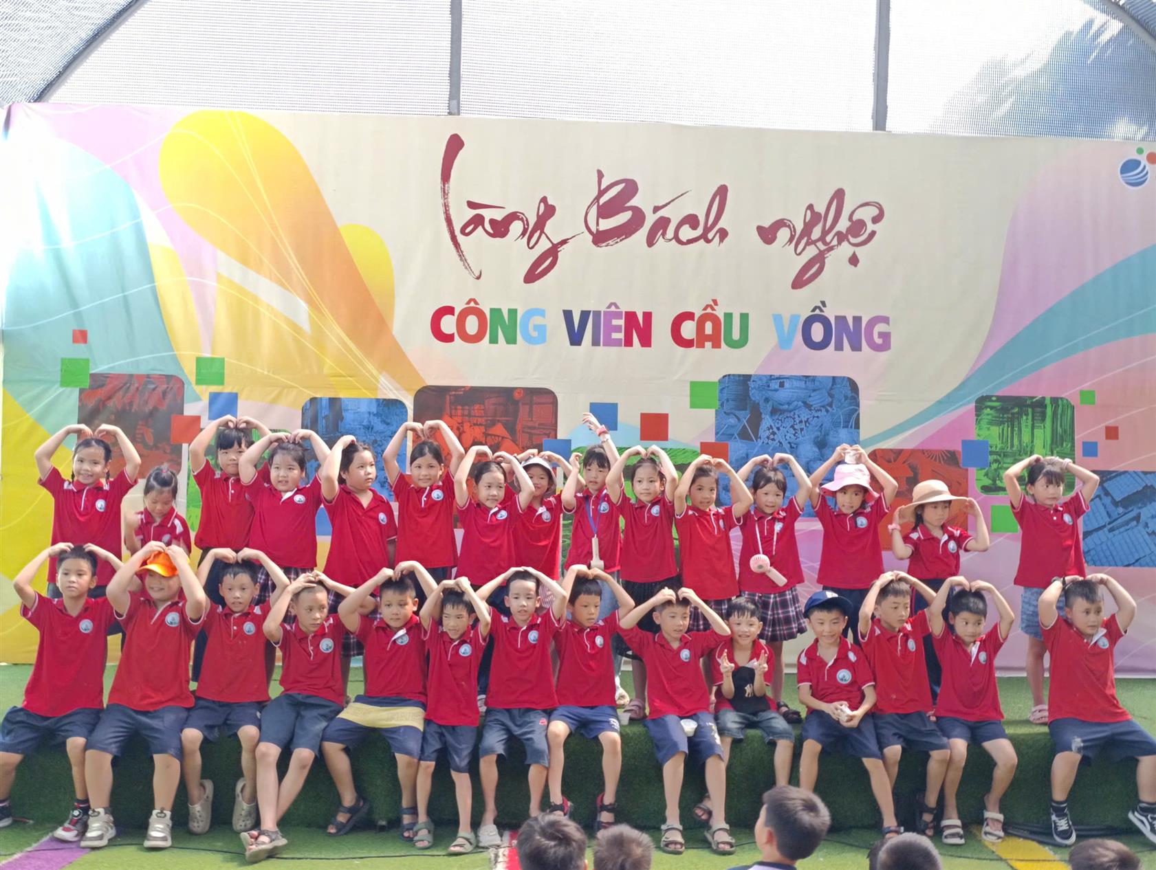 Chuyến tham quan Khoa học của lớp 2A2 tại Công viên Cầu vồng – Làng Bách Nghệ.