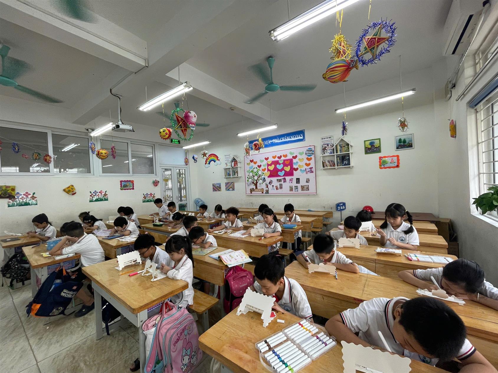 Hoạt động chào mừng ngày 20/10 của lớp 2 A6.