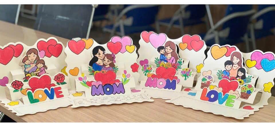 Lớp 3A7 tổ chức các hoạt động và Lễ kỉ niệm chào mừng Ngày Phụ nữ Việt Nam 20