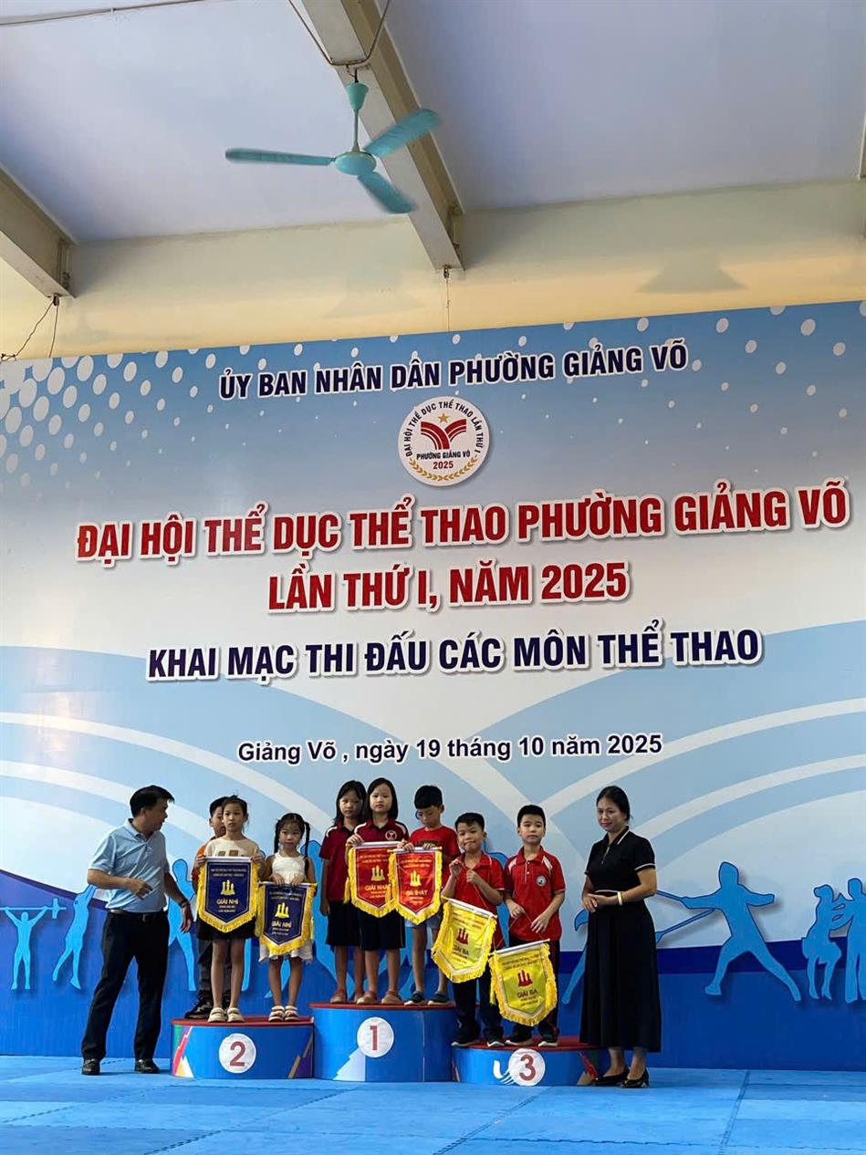 Học sinh lớp 3A5 đạt Thành tích xuất sắc trong Cuộc thi cờ vua phường Giảng Võ