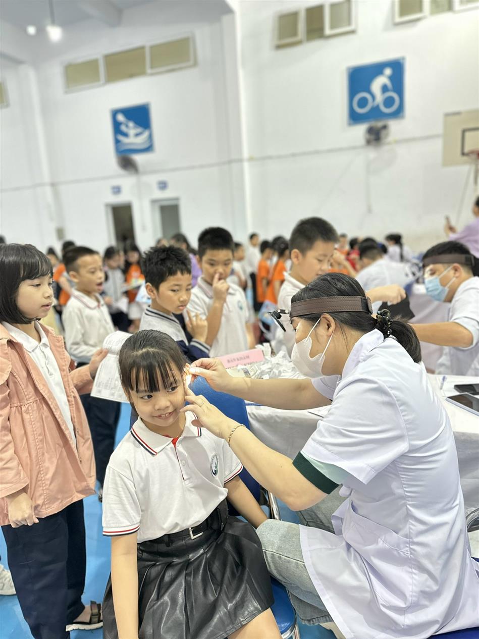 Lớp 3A4 khám sức khỏe đầu năm học 2025 - 2026