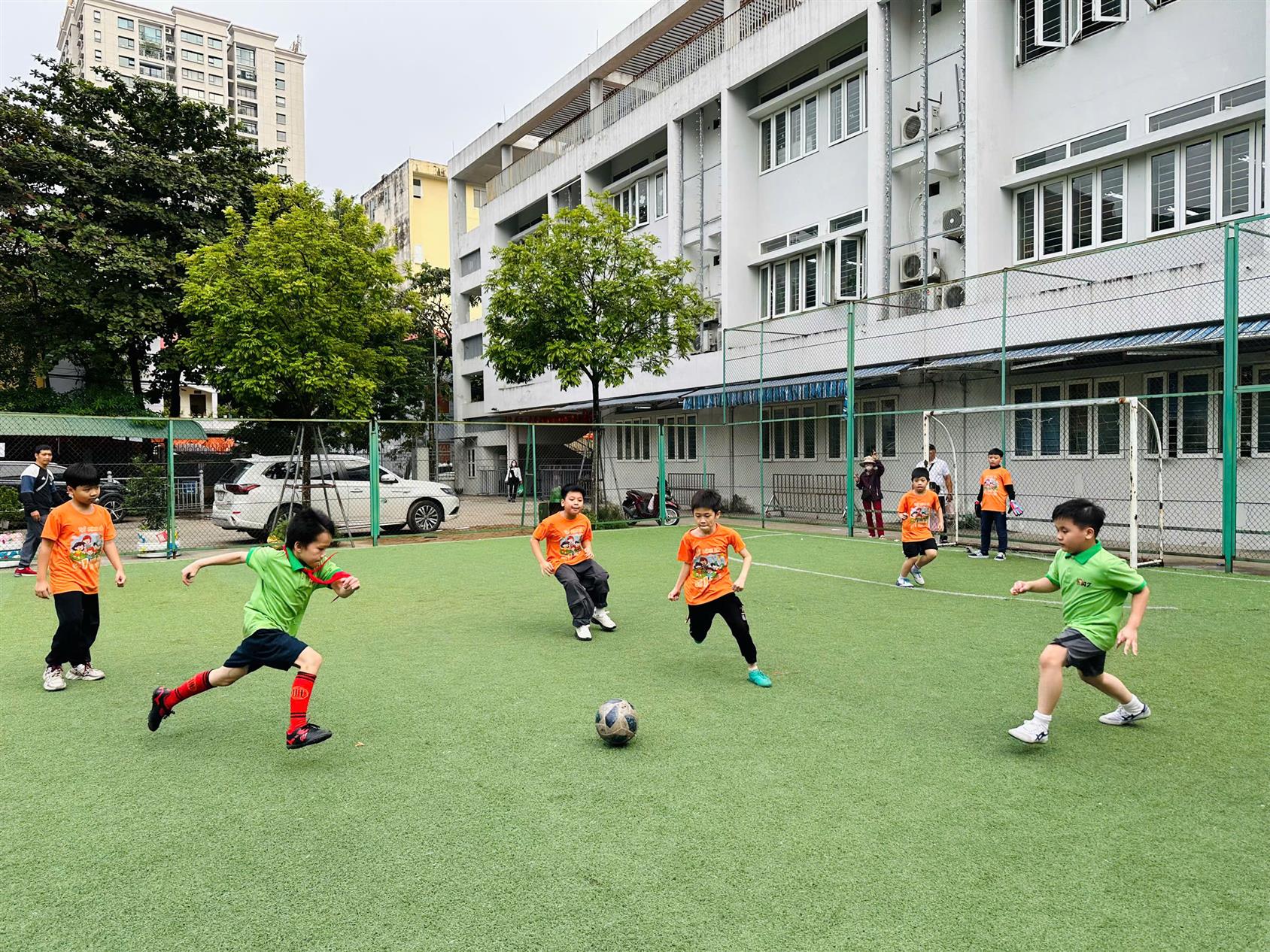 Lớp 4A6 tích cực tham gia các hoạt động chào mừng Ngày Nhà giáo Việt Nam