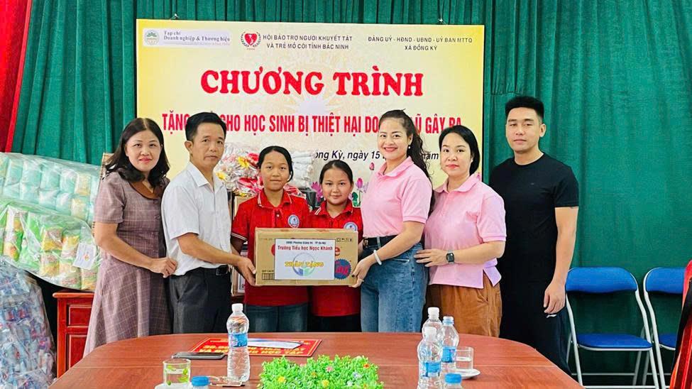 Ủng hộ đồng bào các tỉnh miền bắc thiệt hại do cơn bão 10,11