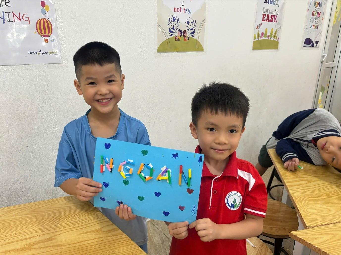 Lớp 1A2 hào hứng với tiết học STEM.