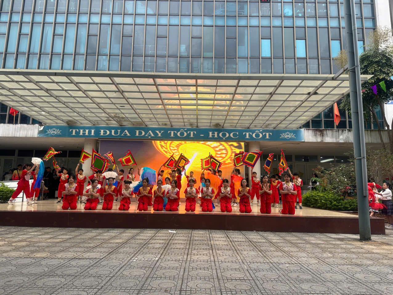 Tiết mục văn nghệ Chào mừng Ngày NGVN 20 - 11 của tập thể lớp 5A2 - Trường Tiểu học Ngọc Khánh