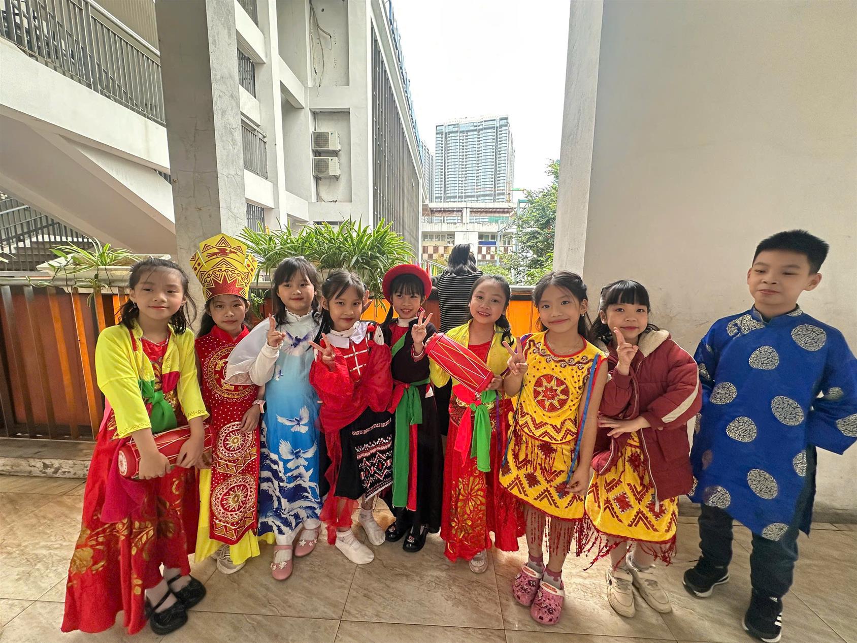 HỌC SINH LỚP 3A6 TỰ TIN TỎA SÁNG TRONG HỘI THI VĂN NGHỆ – TRÌNH DIỄN THỜI TRANG “VIỆT NAM ĐẤT NƯỚC CON NGƯỜI”