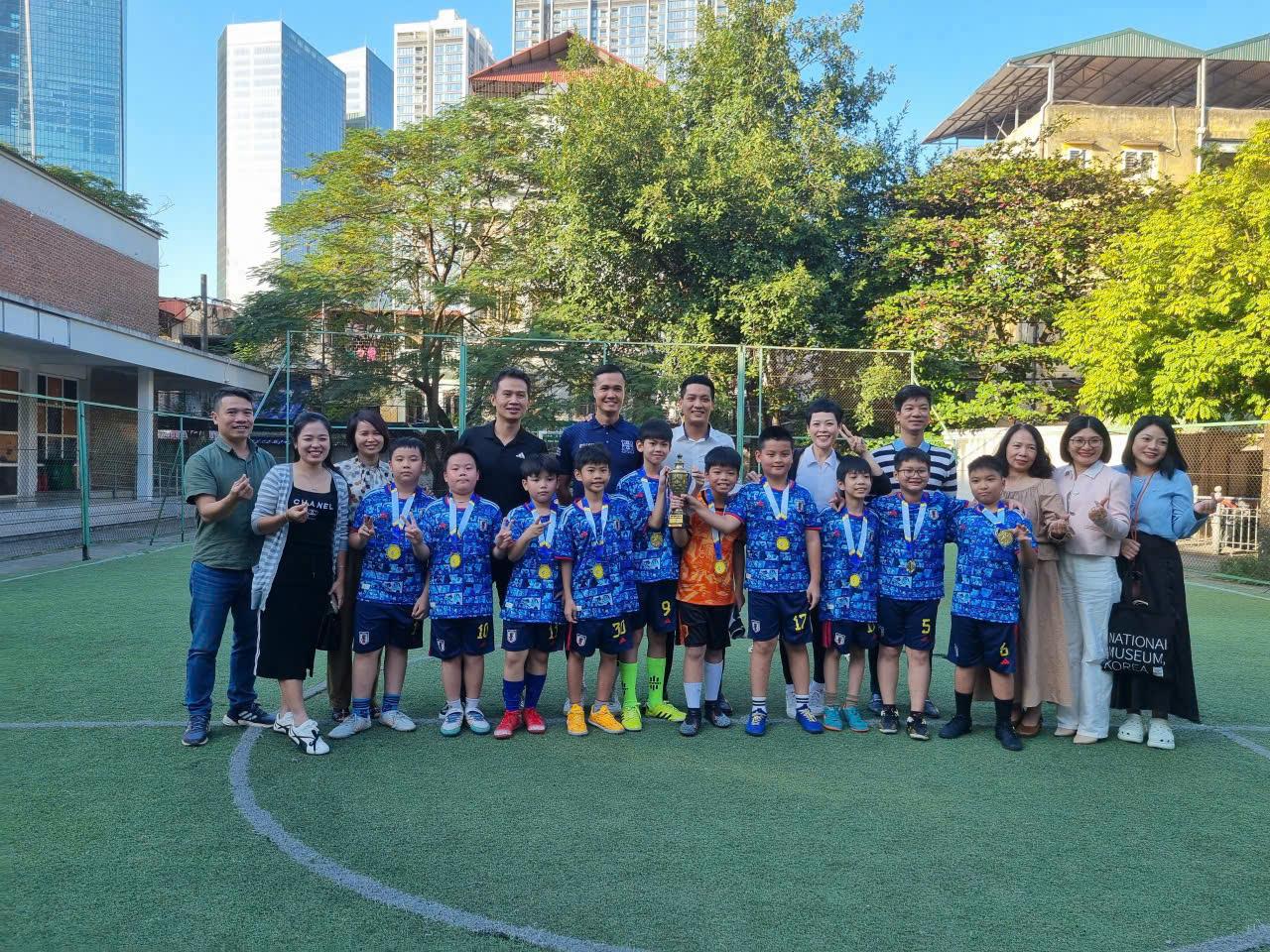 Lớp 5A5 tham gia chung kết giải bóng đá khối 5