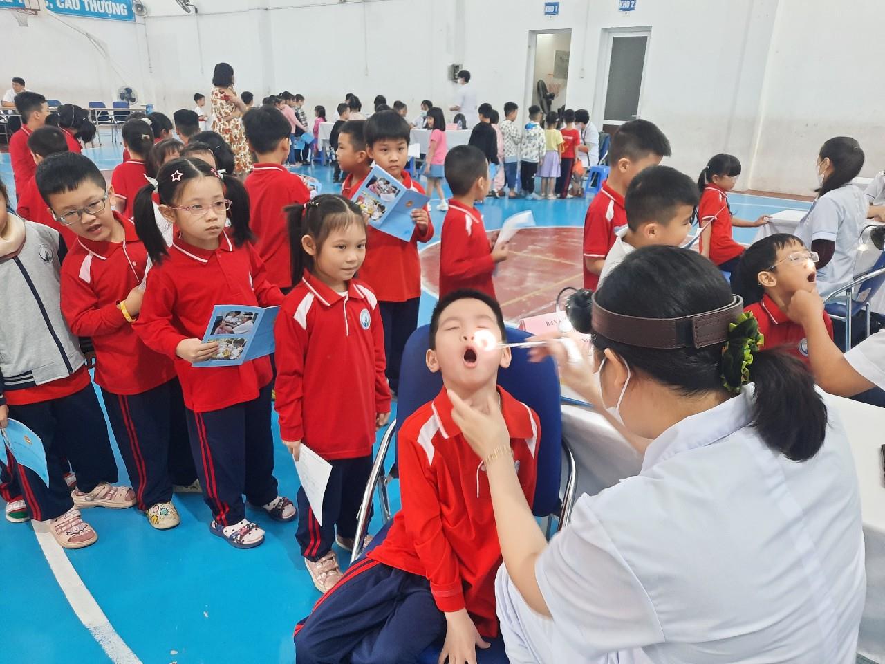 LỚP 1A6 THAM GIA BUỔI KHÁM SỨC KHỎE ĐỊNH KÌ