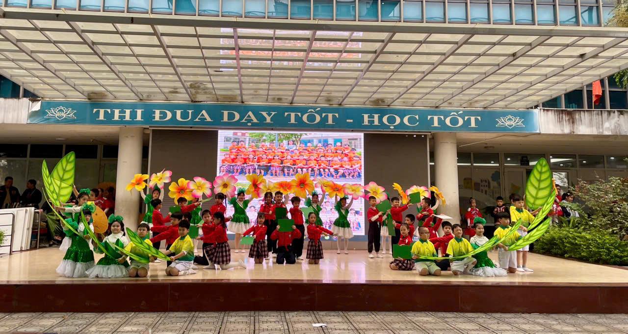 Lớp 3A3 chào mừng ngày Nhà Giáo Việt Nam