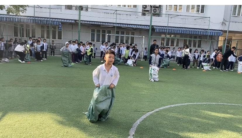 Lớp 3A3 Trường Ngọc Khánh tham gia trò chơi dân gian