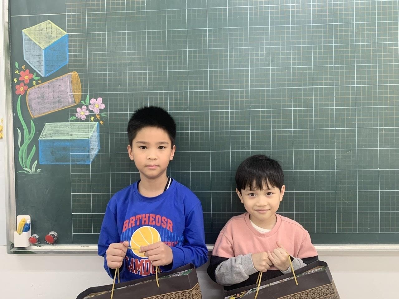 Thành tích nổi bật: Hai gương mặt xuất sắc của lớp 2A2 tại ASMO 2024.