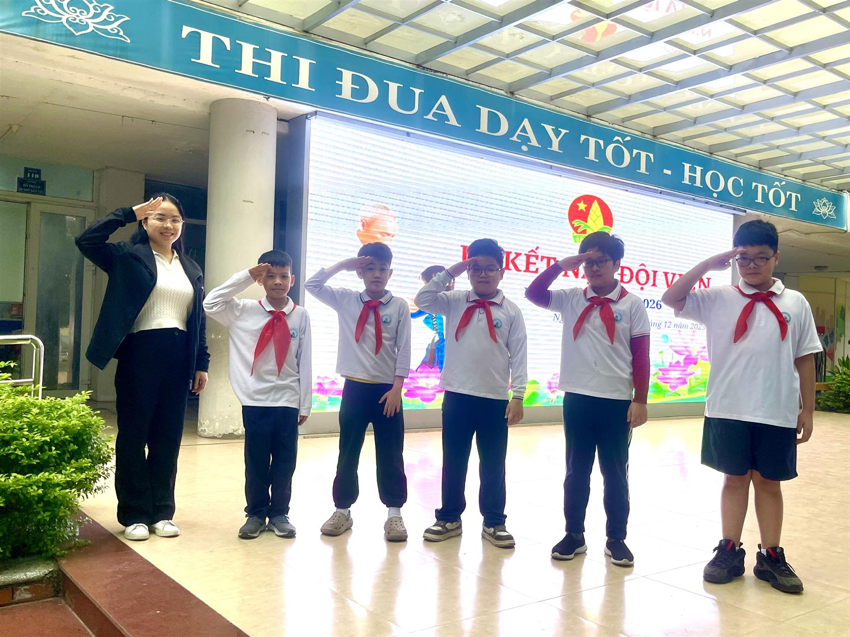 Lớp 5A6 tham dự Lễ kết nạp Đội – Buổi lễ đánh dấu “sự trưởng thành”