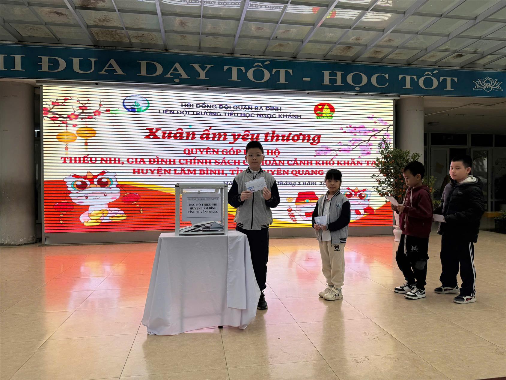 Tập thể lớp 3A7 ủng hộ hoạt động “Xuân ấm yêu thương”