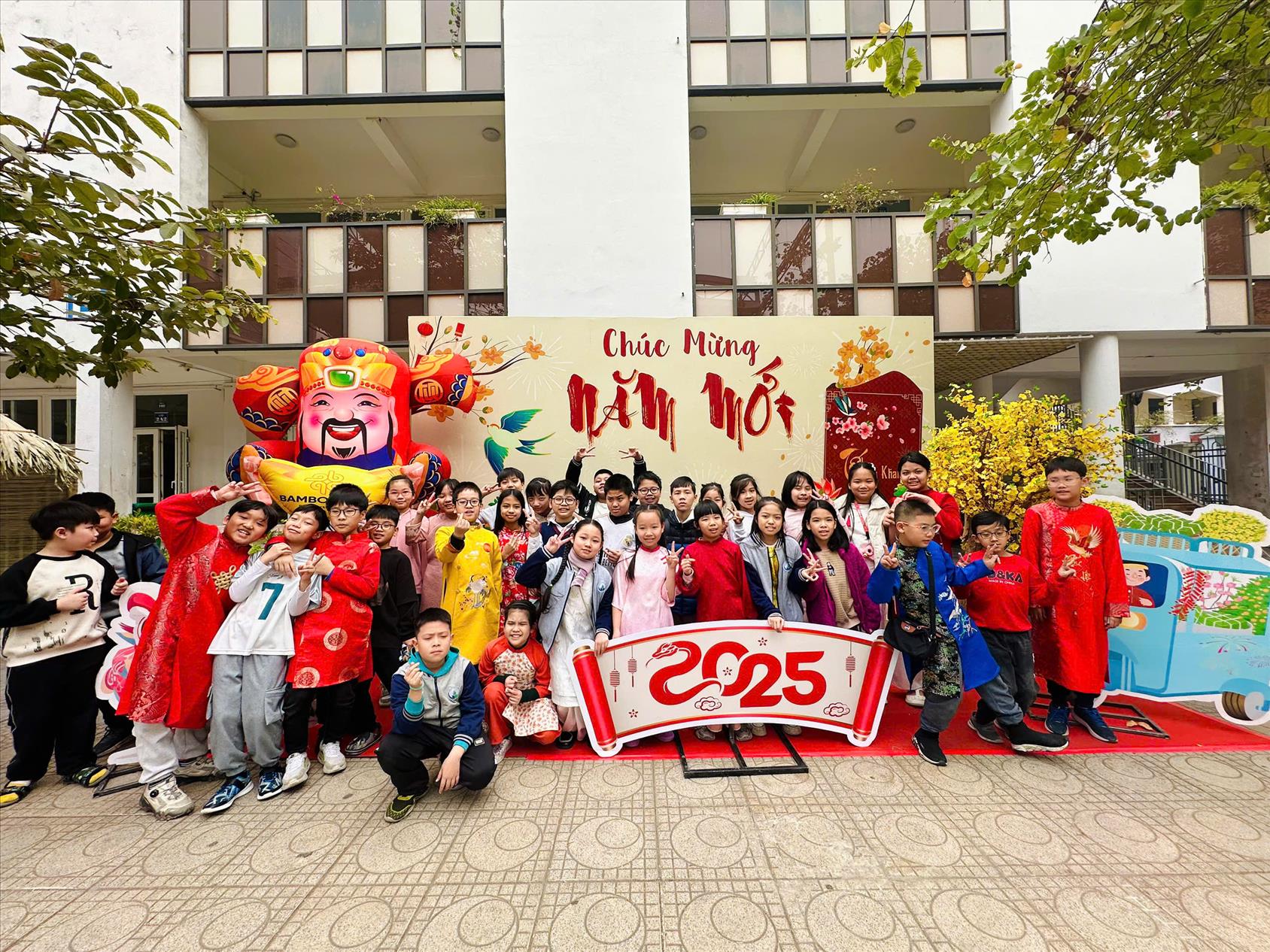 Lớp 5A6 chào đón xuân sang!