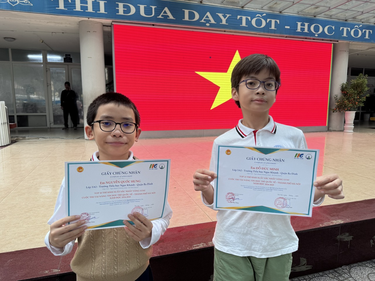 Chúc mừng hai học sinh xuất sắc của lớp 5A2 đã có thành tích tốt trong kì thi Tin học trẻ Quốc tế cấp trường