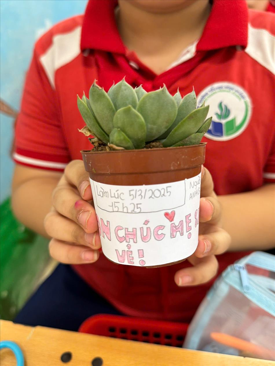 Lớp 4A2: vui vẻ với hoạt động chào mừng ngày Quốc tế phụ nữ 8/3