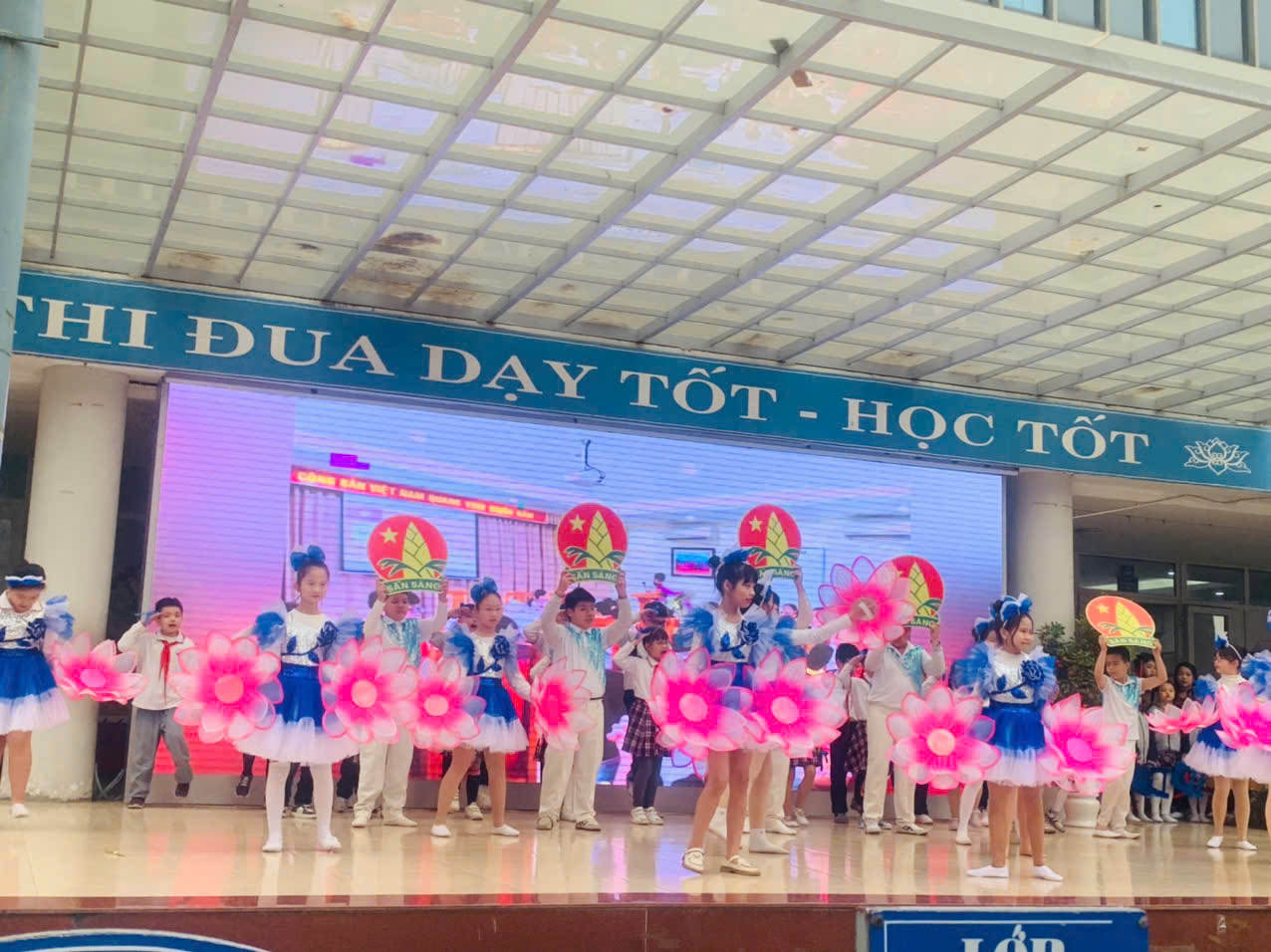 Lớp 3A4 tham gia chương trình “Thiếu nhi Ngọc Khánh sáng tạo, tài năng” chào mừng ngày 8 – 3.