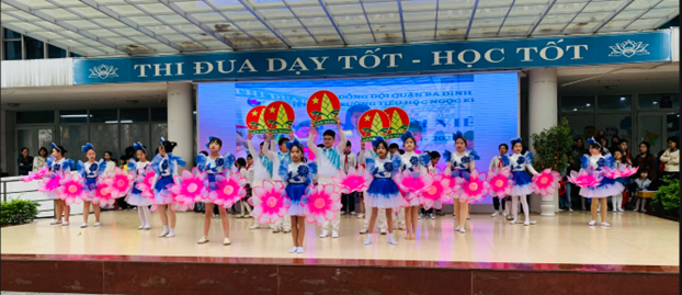 Lớp 5A4 hưởng ứng chào mừng ngày Quốc tế Phụ nữ 8/3