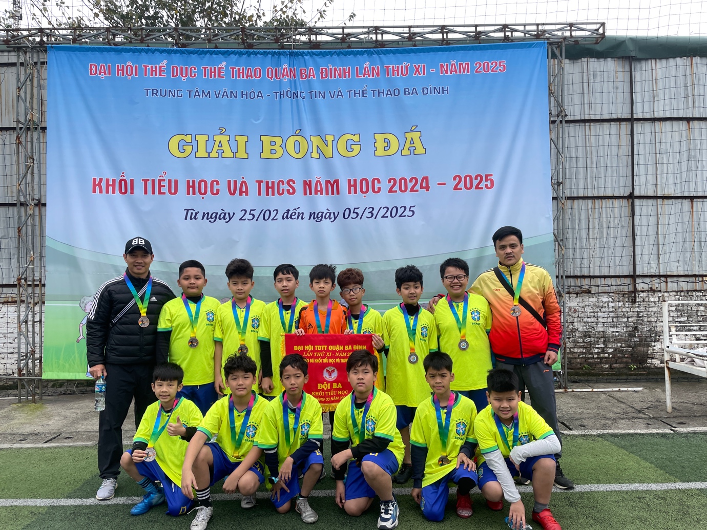 Chiến thắng rực rỡ của đội tuyển bóng đá nam trường Tiểu học Ngọc Khánh