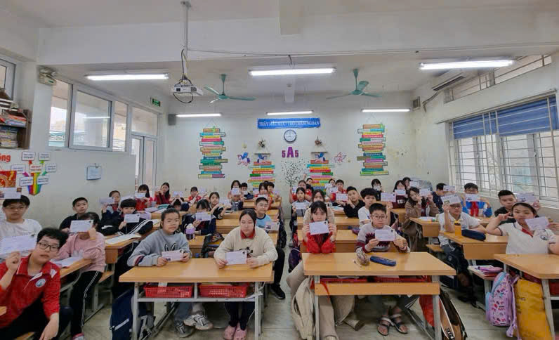 Các bạn lớp 5A5 trường Tiểu học Ngọc Khánh hào hứng tham gia cuộc thi Viết thư quốc tế UPU lần thứ 54.