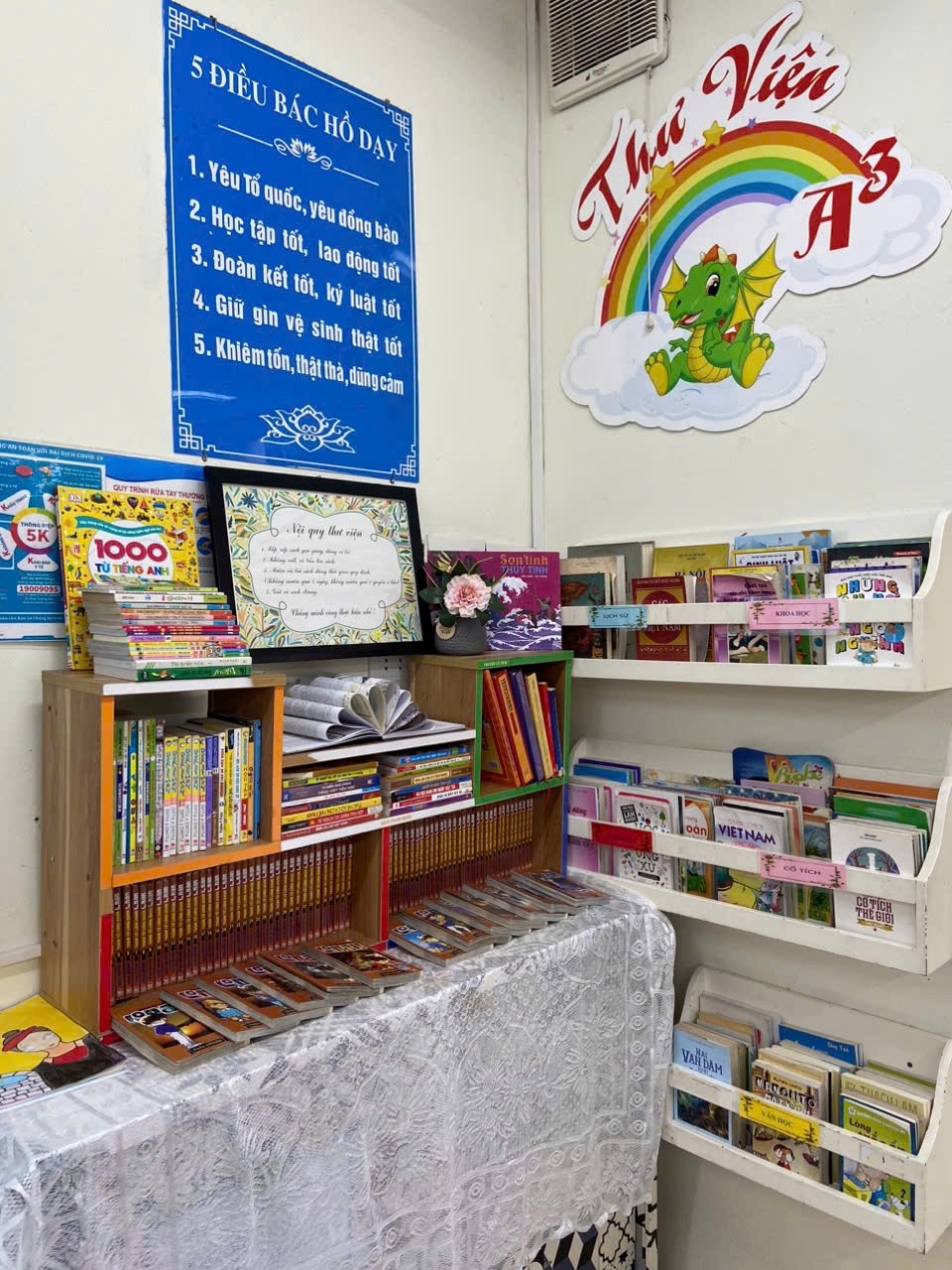 Lớp 4A3: Góc thư viện