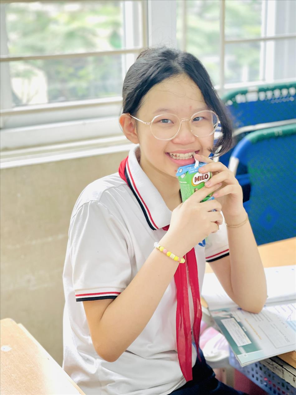 Lớp 5A3 thích thú với những hộp sữa Milo đầy năng lượng