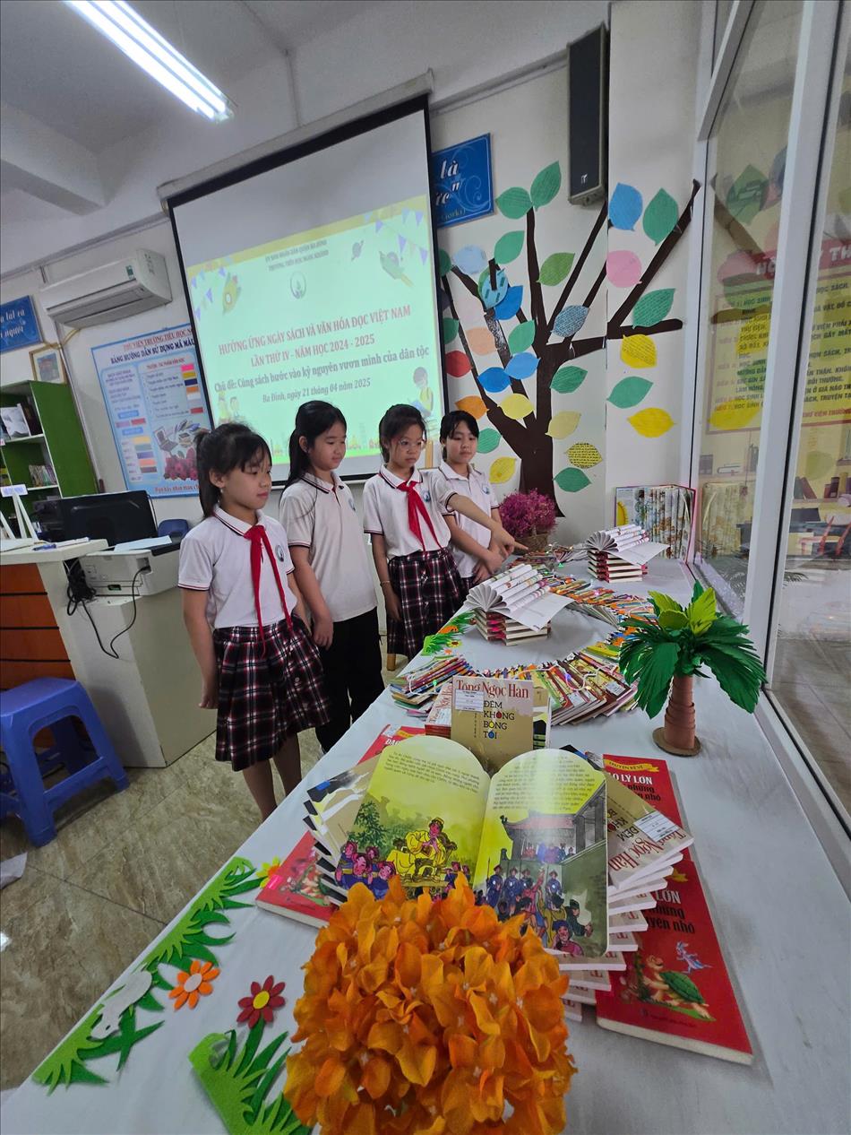 Lớp 3A2 tham dự “Ngày hội Đọc sách” của trường Tiểu học Ngọc Khánh