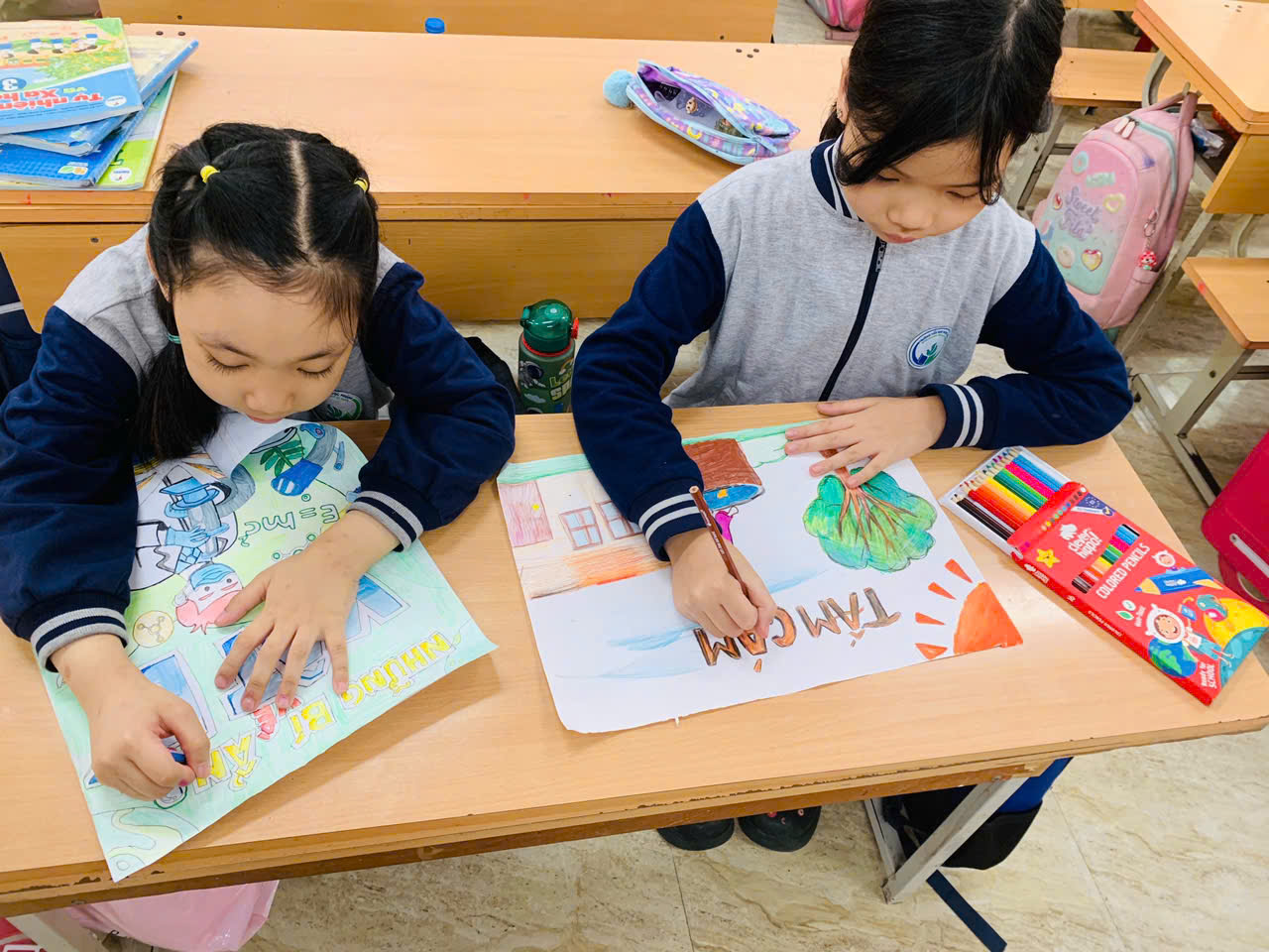 3A4: Tích cực tham gia vẽ tranh chào mừng Ngày hội sách