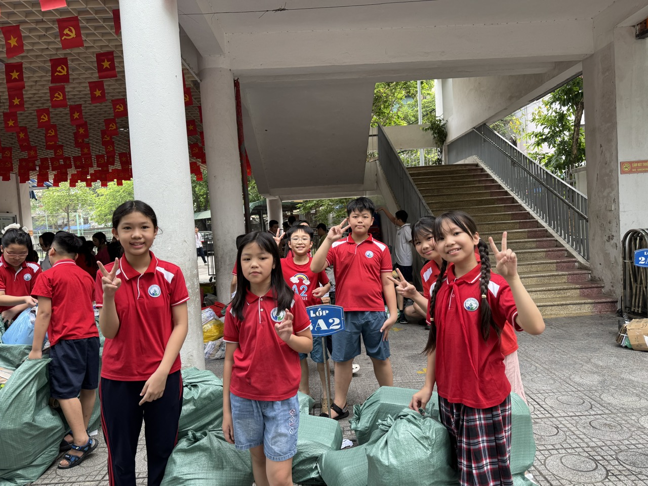 Lớp 5A2 tích cực tham gia phong trào Kế hoạch nhỏ do trường phát động