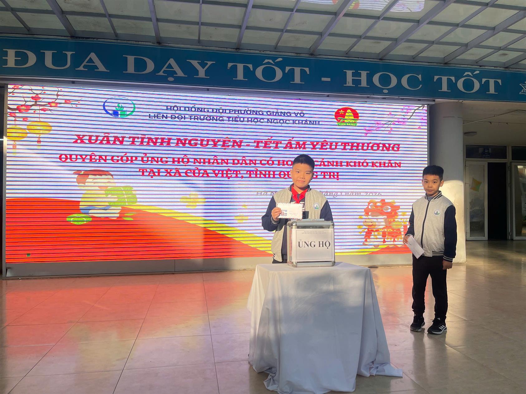 Xuân ấm yêu thương với tập thể cô trò lớp 5A6