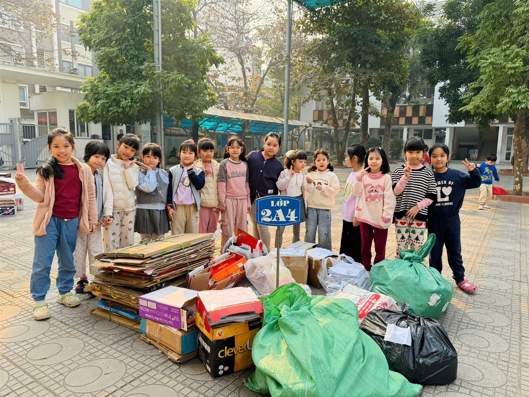 Lớp 2A4 Hăng Hái Tham Gia Phong Trào "Kế Hoạch Nhỏ" Đợt 1