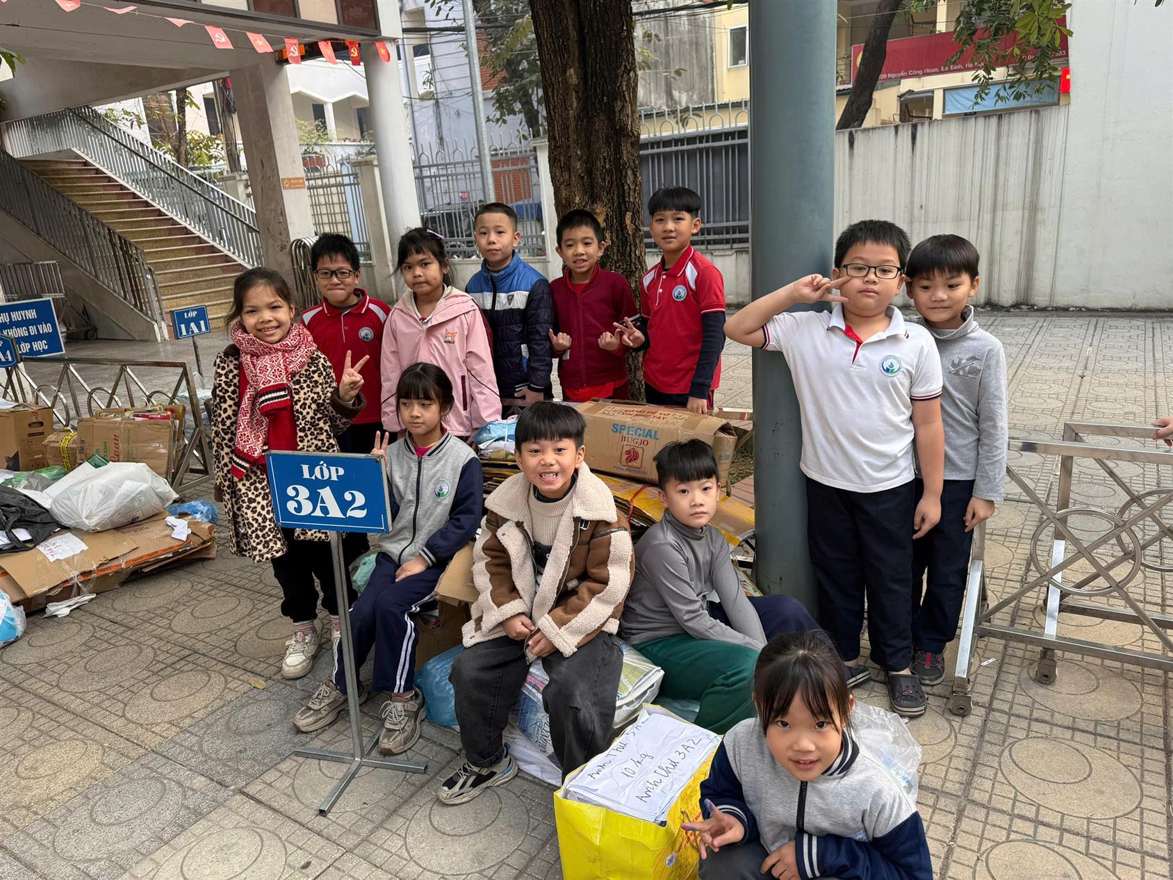 Lớp 3A2 chung tay thu gom Kế hoạch nhỏ – Góp những việc làm nhỏ, lan tỏa yêu thương lớn